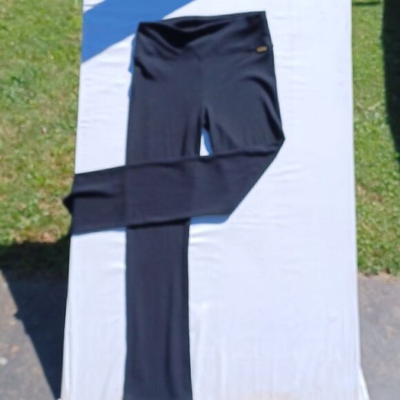 Calvin Klein yoga pants. - Picture 3 of 4